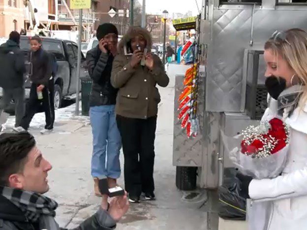 Un San Valentín de pesadilla: le roban el anillo en plena propuesta de matrimonio