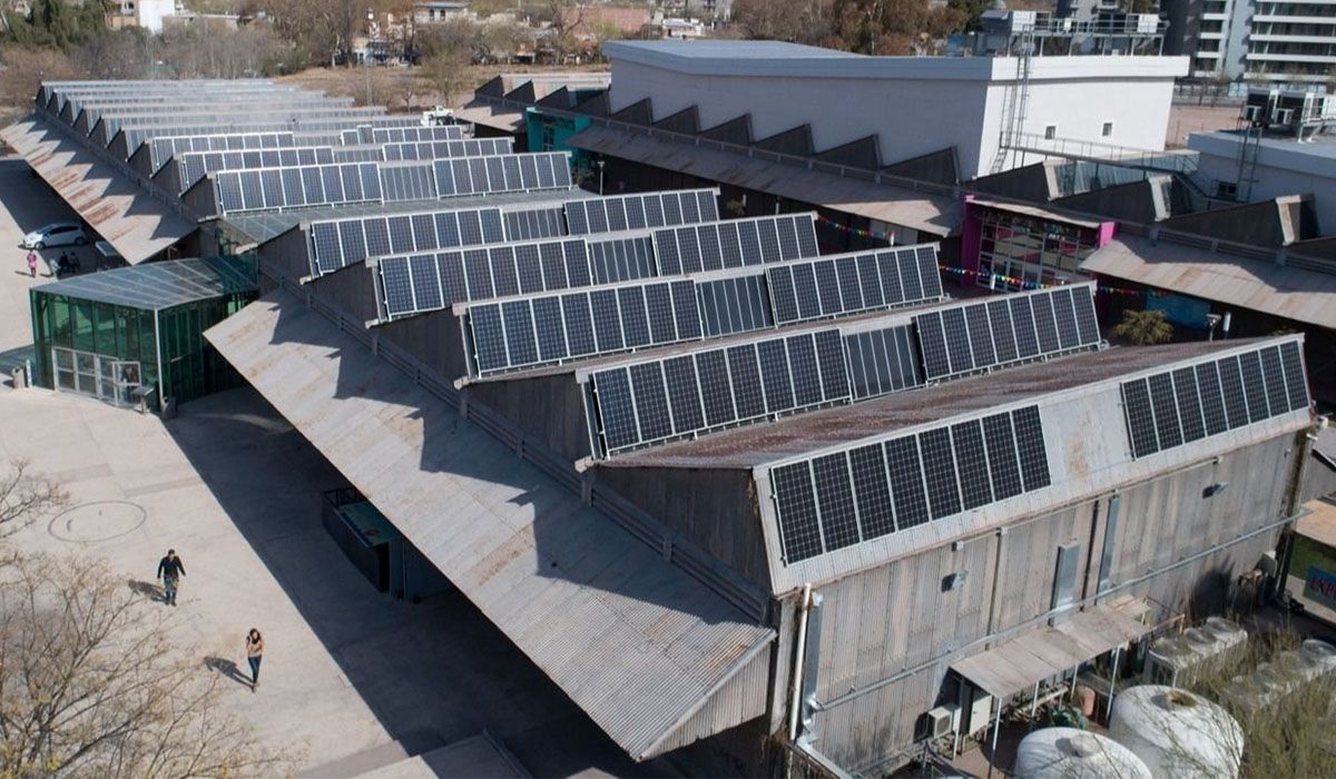 Los paneles solares de la Nave Cultural.