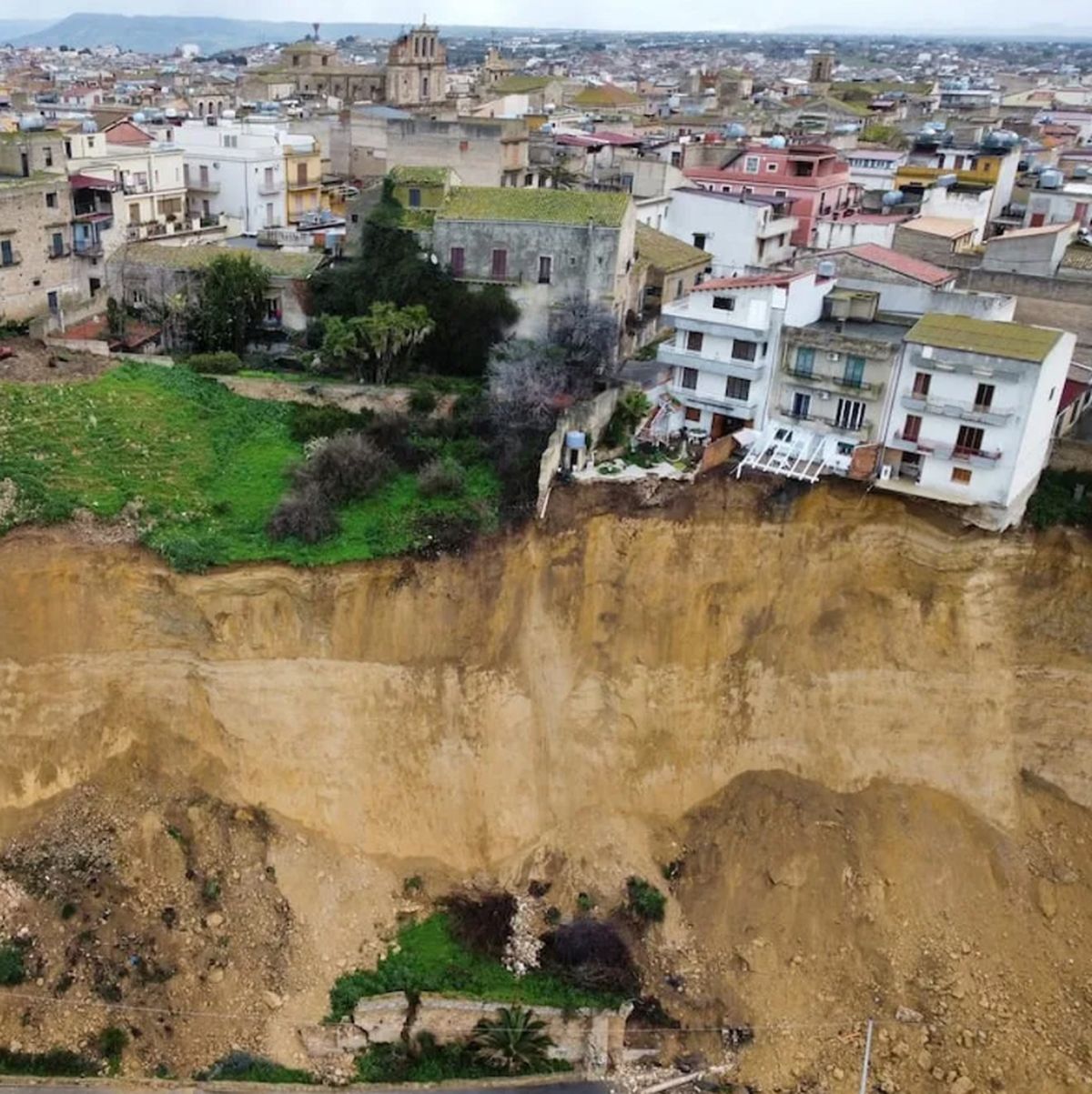 Impresionante c&oacute;mo qued&oacute; el pueblo de Niscemi en Sicilia, Italia.&nbsp;