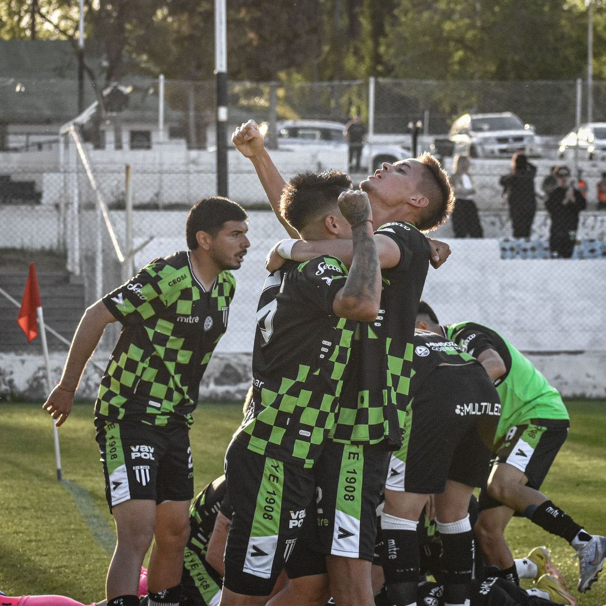 El Lobo de local es un equipo fuerte, solamente perdió un partido en el torneo. El Lobo de local es un equipo fuerte, solamente perdió un partido en el torneo.