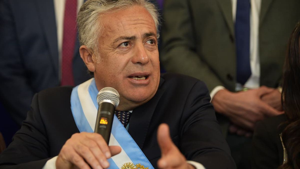 Alfredo Cornejo en la conferencia post discurso anual. Ratificó que la Provincia puede poner los $4.500 millones que faltan para terminar el gasoducto del Sur. Alfredo Cornejo en la conferencia post discurso anual. Ratificó que la Provincia puede poner los $4.500 millones que faltan para terminar el gasoducto del Sur.