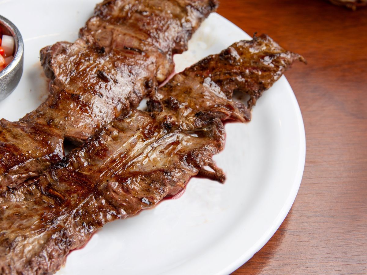 La entraña y la falsa entraña tienen un sabor y textura muy parecida, además de ser un clásico del asado.