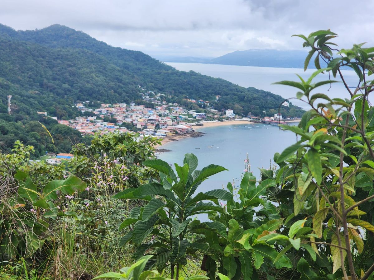 Taboga vista desde el Cerro La Cruz. Taboga vista desde el Cerro La Cruz.