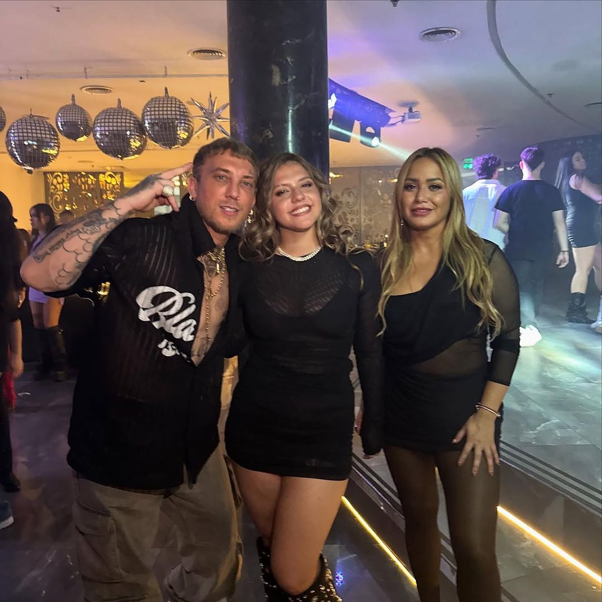 El atrevido look de Karina La Princesita para la fiesta de 18 de su hija Sol. El atrevido look de Karina La Princesita para la fiesta de 18 de su hija Sol.