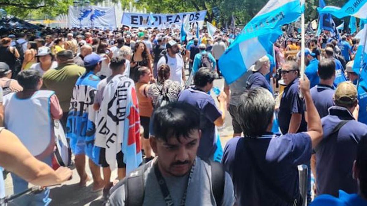 Numerosa fue la movilización las calles céntricaqs mendocinas.