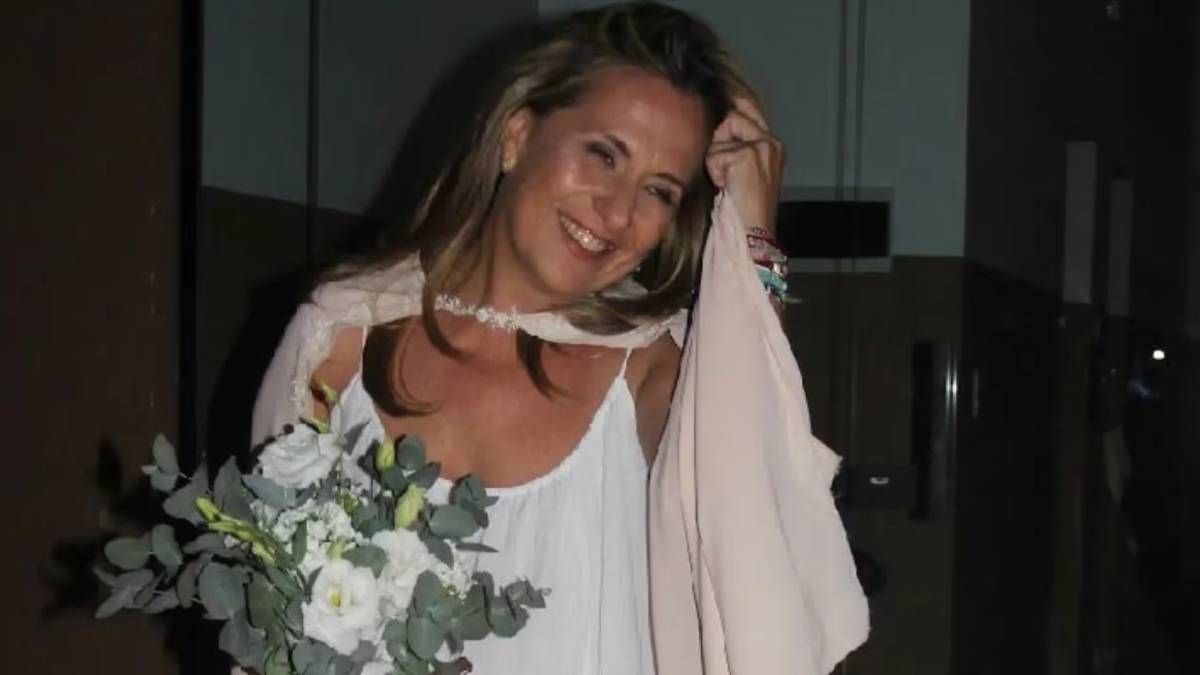 Virales: se separó y a los 49 años decidió casarse con ella misma. Virales: se separó y a los 49 años decidió casarse con ella misma.