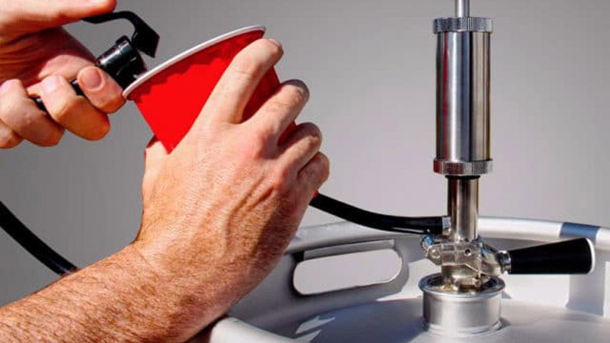 Murió al explotarle un barril de cerveza en su cumpleaños