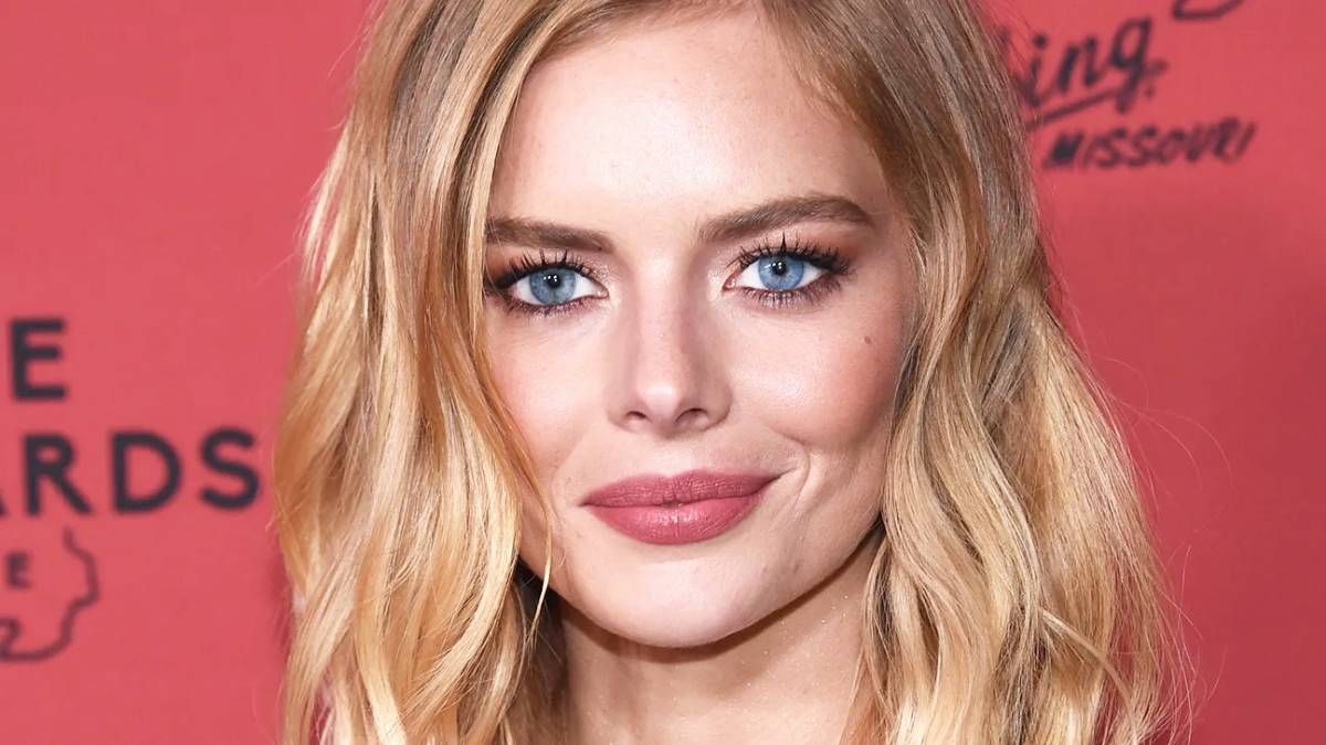Samara Weaving. La bella y talentosa actriz interpreta a La conductora de Disney Plus.&nbsp;