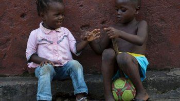 La OMS ve señales de que la propagación del ébola se frena a pesar de 250 nuevos casos en Sierra Leona