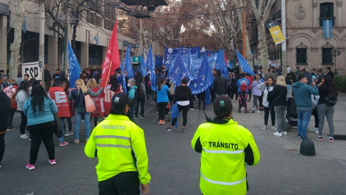 El Movimiento Evita Mendoza esttuvo presente. Fue una de las agrupaciones políticas que se acercaron hasta la sede justicialista de calle España. visibility