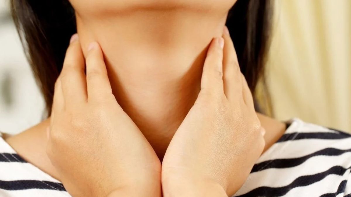 Fiebre, dolor de garganta o hinchazón de ganglios linfáticos en el cuello y las axilas son algunos de los síntomas de la enfermedad Fiebre, dolor de garganta o hinchazón de ganglios linfáticos en el cuello y las axilas son algunos de los síntomas de la enfermedad