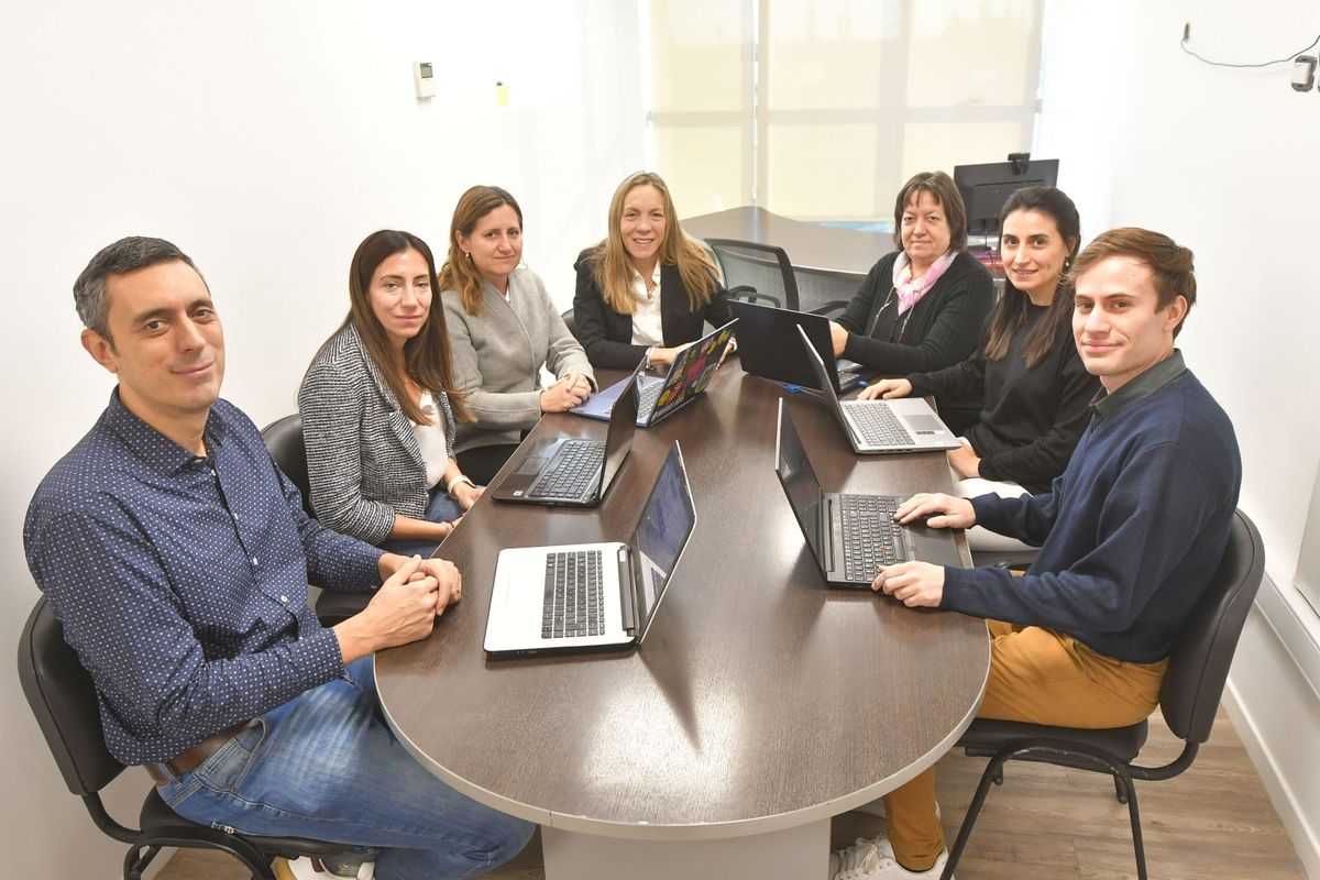 El equipo de la AETS, la agencia que evalúa y dictamina casos muy complejos de gastos en medicina. El equipo de la AETS, la agencia que evalúa y dictamina casos muy complejos de gastos en medicina.