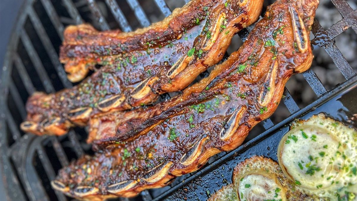 La carne del asado es infaltable en la mesa de los argentinos.