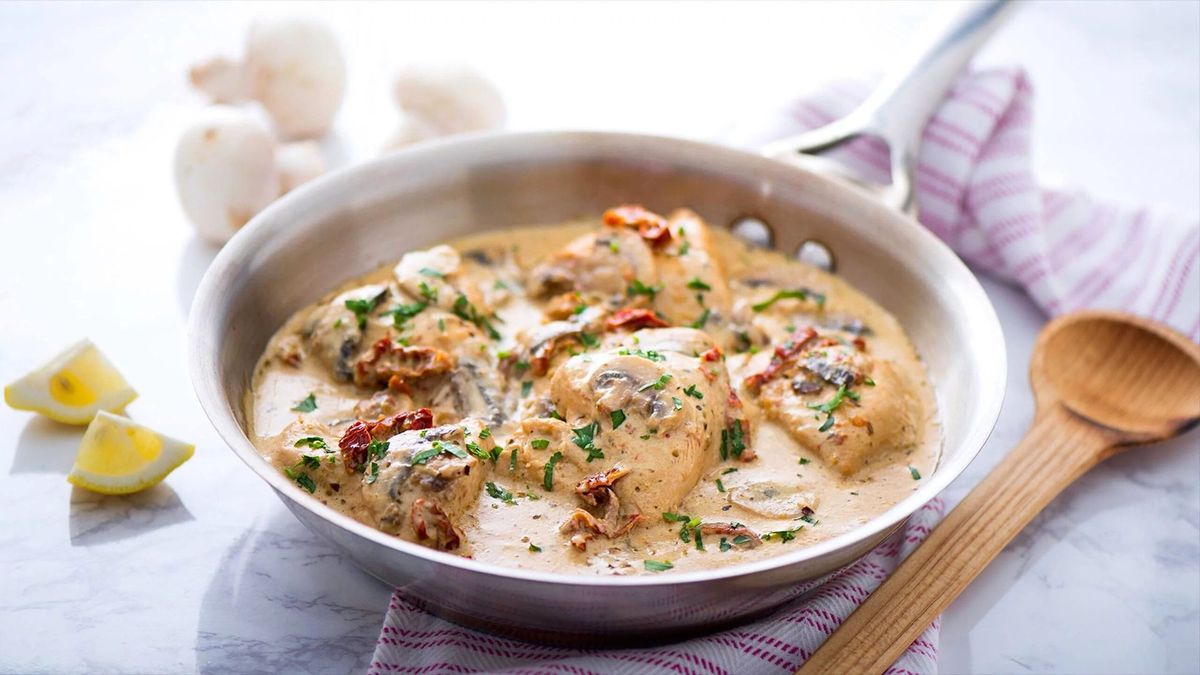Pechugas de pollo a la crema con champiñones. Foto: gentileza vvsupremo. Pechugas de pollo a la crema con champiñones. Foto: gentileza vvsupremo.