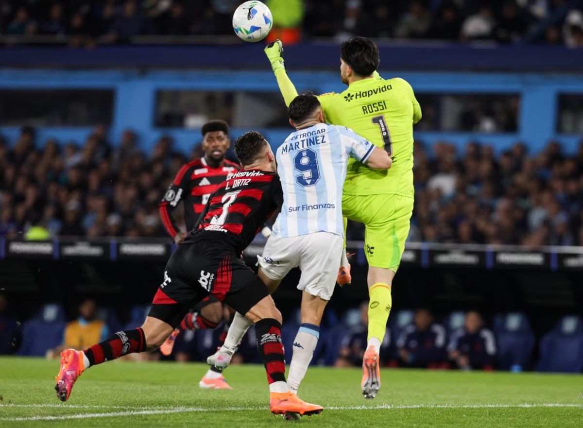 Racing Club no pudo con el poder&iacute;o defensivo de Flamengo que tuvo a Agust&iacute;n Rossi como figura.