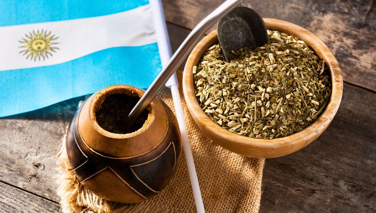 En Argentina se consume mucho más mate que café, a toda hora, en todo lugar y sin importar quién lo cebe. En Argentina se consume mucho más mate que café, a toda hora, en todo lugar y sin importar quién lo cebe.