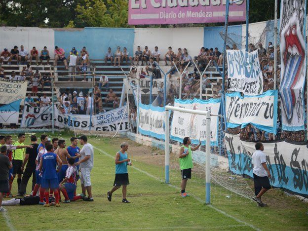 Confirmado: Argentino y Peñarol deberán completar el partido suspendido