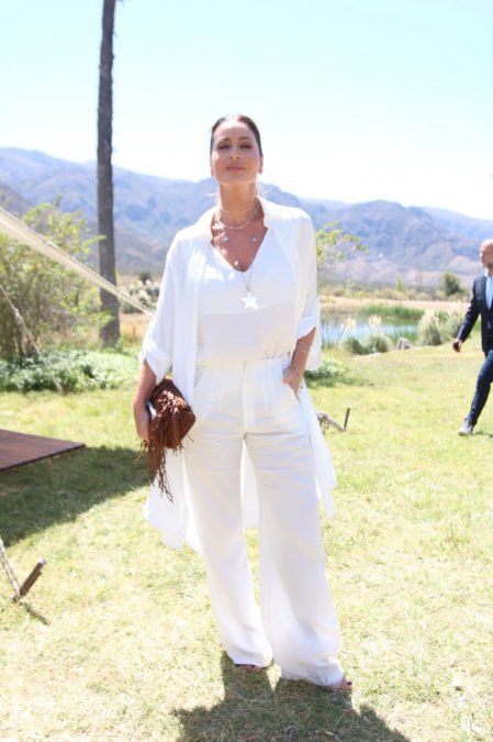 Karina Mazzoco con look total-white.