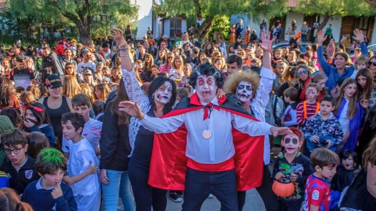 El abuelo con título nobiliario que festeja Halloween desde hace 30 años: se hace llamar 