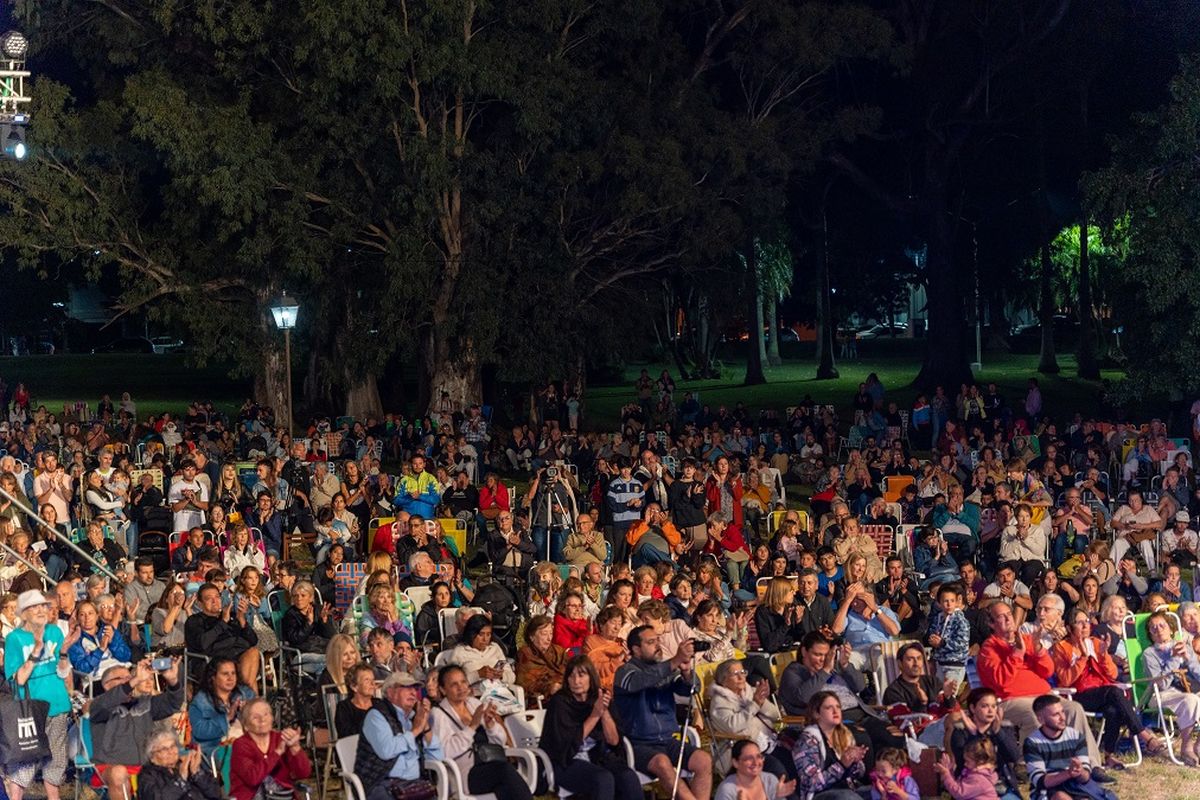  La séptima edición del Festival SOIJAr convocó a una multitud en el Parque de los Libres, frente a la laguna de Chascomús