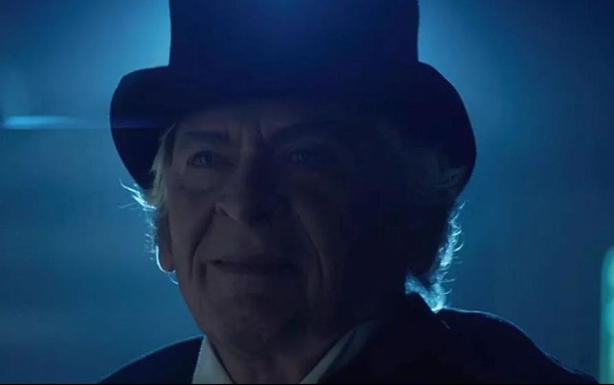 Daniel Davis interpretando su papel en la serie Star Trek.