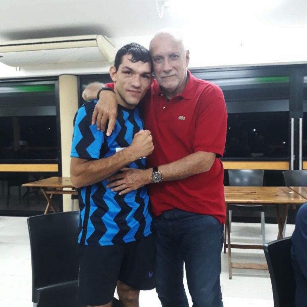 El Titán y El Negro. El empresario Osvaldo Rivero lo adoptó como a un hijo, ya desde su temprana carrera amateur, al púgil mendocino.