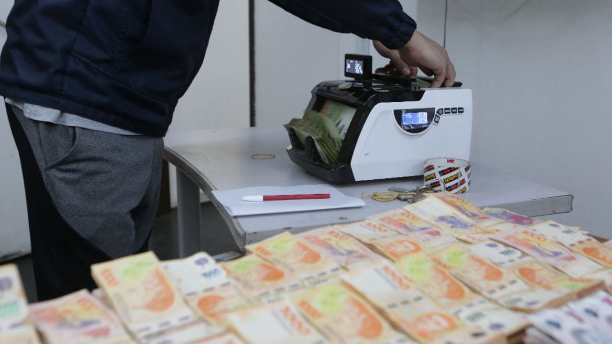 Entre los elementos detectados por el personal de Lucha contra el Narcotráfico, se secuestraron $6.300.000 y 2.700 dólares. Entre los elementos detectados por el personal de Lucha contra el Narcotráfico, se secuestraron $6.300.000 y 2.700 dólares.