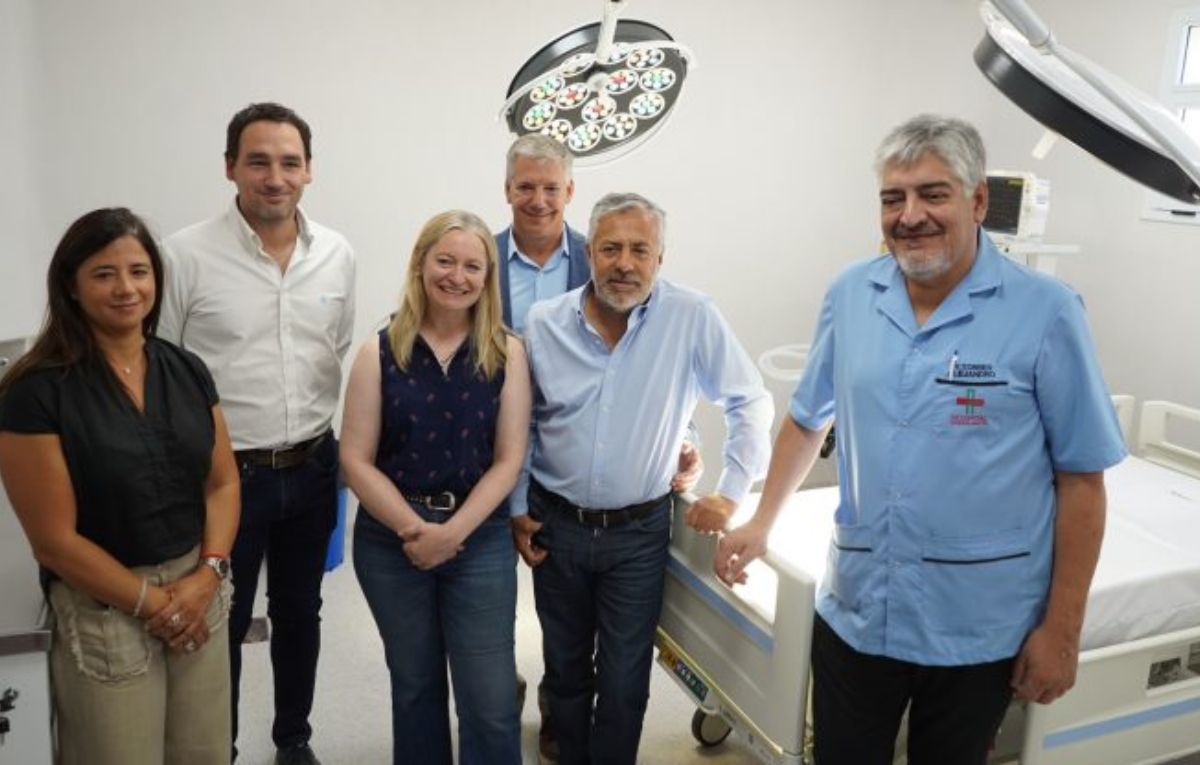 Alfredo Cornejo junto a la vicegobernadora Hebe Casado, (en el centro) el ministro Rodolfo Montero y la subsecretaria de Infraestructura, Teresa Baudi (a la derecha).