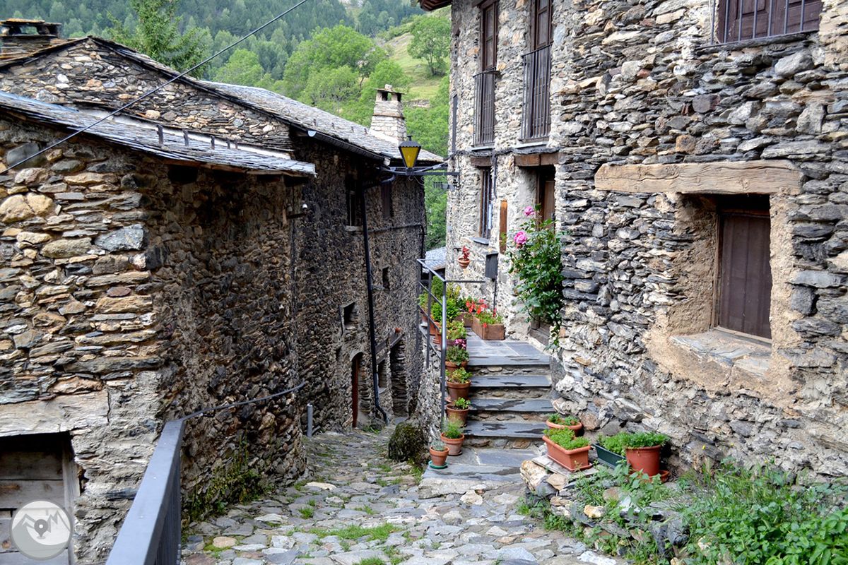 El pueblo de montaña que queda en España, pero al que se ingresa por otro país
