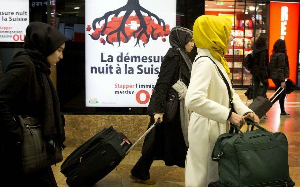 Suiza votó en referéndum a favor de restringir inmigrantes