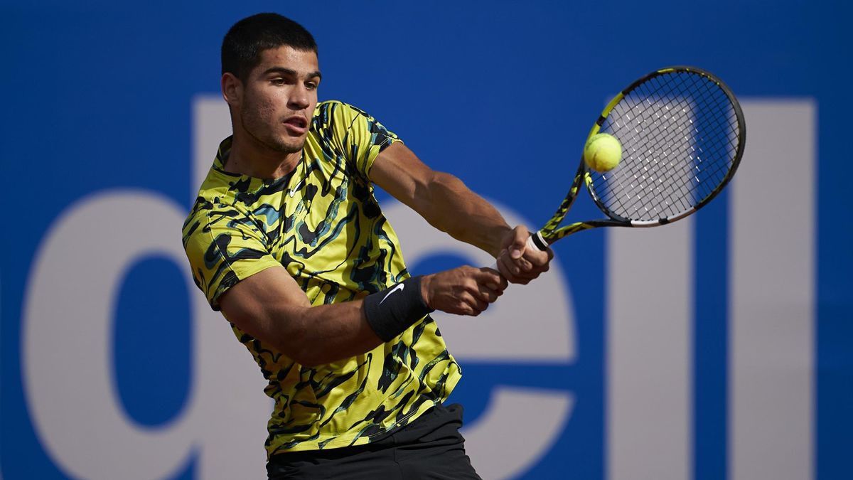 Carlos Alcaraz es bicampeón en Barcelona tras ganarle a Stefanos Tsitsipas