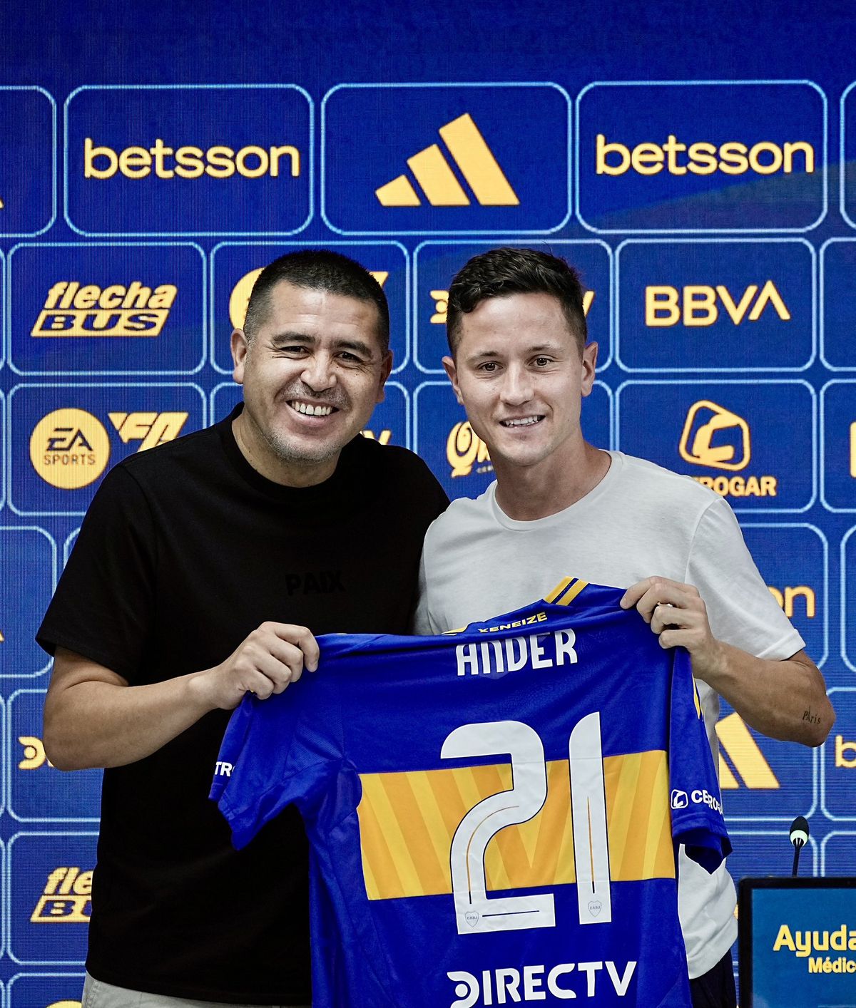 Ander Herrera lleg&oacute; a Boca en enero de 2025. Lo acompa&ntilde;aba Riquelme.