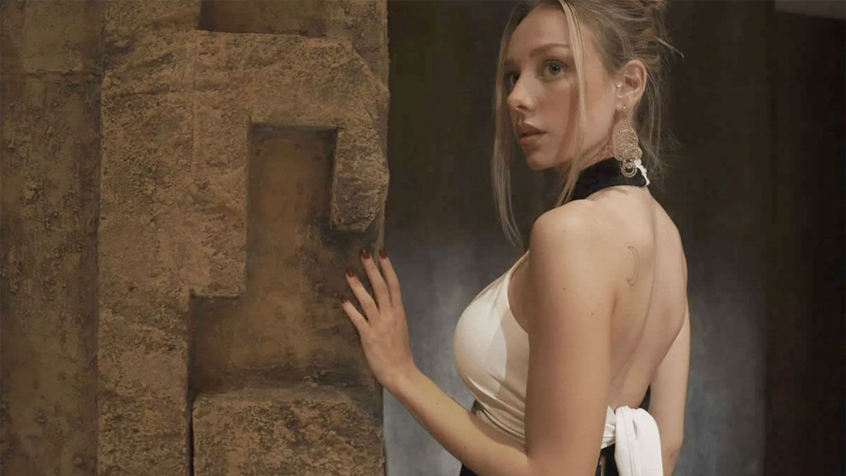 La actriz Ester Expósito se roba todas las miradas en esta serie de Netflix. La actriz Ester Expósito se roba todas las miradas en esta serie de Netflix.