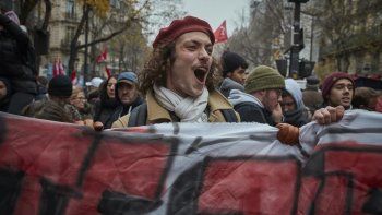 Quinto día de huelga general en una Francia colapsada por las manifestaciones