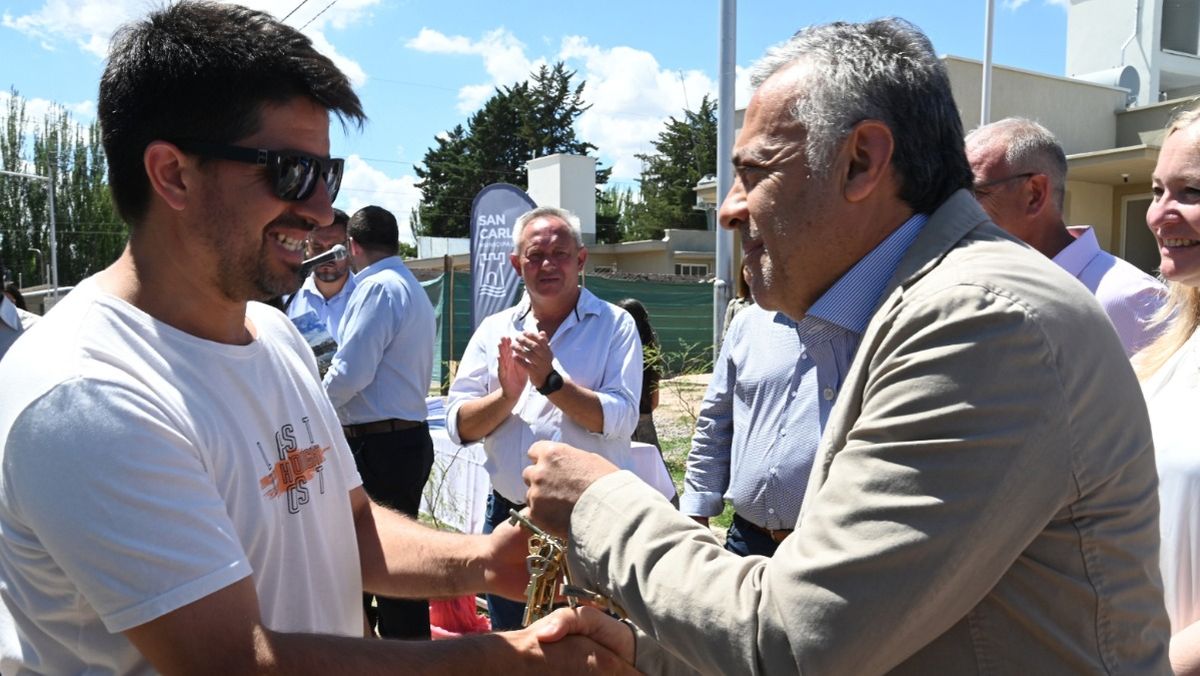 Los propietarios se mudarán este sábado a las nuevas casas. Los propietarios se mudarán este sábado a las nuevas casas.