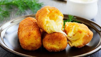 Cómo hacer Bombas de papa: la receta con 7 ingredientes para la picada de la final del Mundial Cómo hacer Bombas de papa: la receta con 7 ingredientes para la picada de la final del Mundial