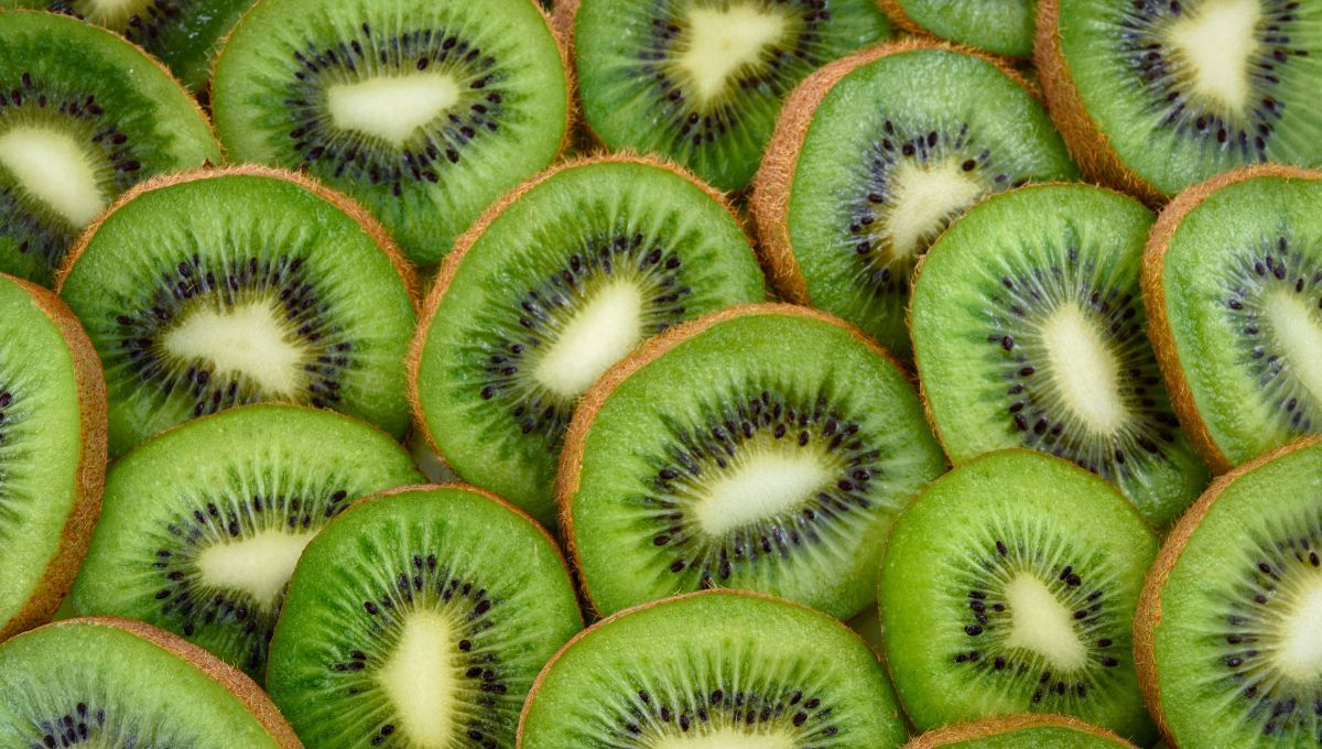 La cáscara del kiwi concentra mucha más fibra que su interior. La cáscara del kiwi concentra mucha más fibra que su interior. 