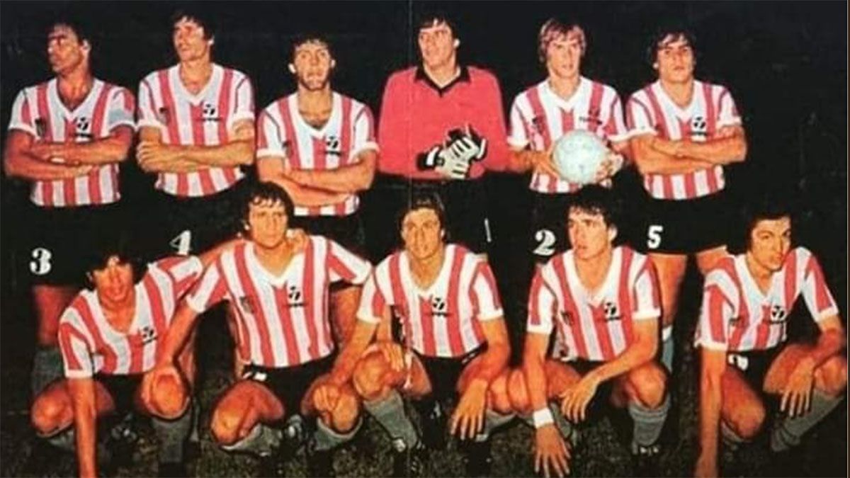 El Bocha Ponce es el pen&uacute;ltimo de la fila de abajo y Russo es el tercero de arriba. Este fue el hist&oacute;rico Estudiantes de Bilardo.