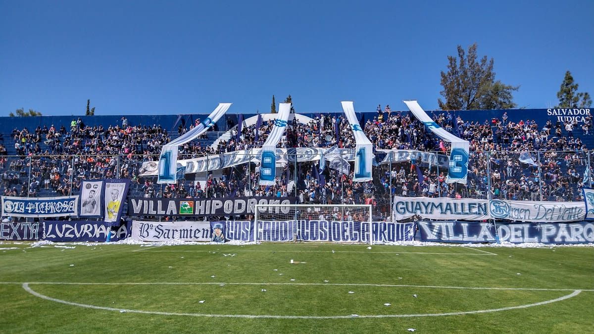 La mañana del domingo se tiñó de azul en el Gargantini