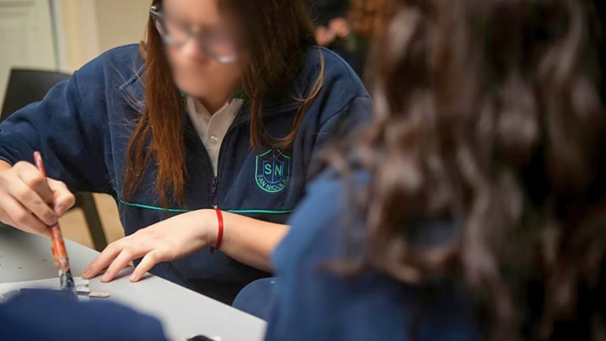 El colegio San Nicolás comienza a aplicar la prohibición del uso de celulares en la secundaria con el inicio de clases. El colegio San Nicolás comienza a aplicar la prohibición del uso de celulares en la secundaria con el inicio de clases.