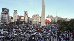 Hubo manifestaciones en todo el país con agresiones en el Obelisco