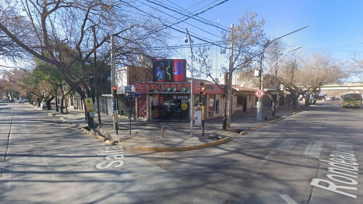El robo fue en la madrugada del jueves en un negocio de comidas de calles Rondeau y Salta, de Capital. Se llevaron todo.