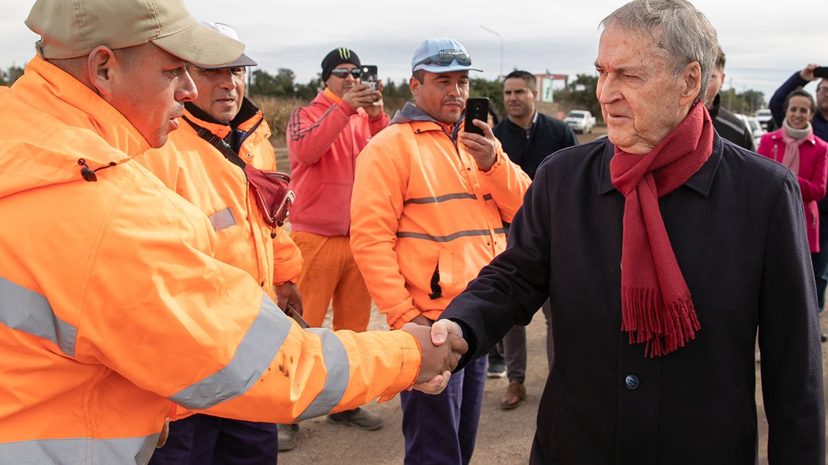 Juan Schiaretti, en el ojo de la tormenta política de los últimos días. En menor medida por su lucha contra el BCRA tras la decisión. Sobre todo, por sus coqueteos con Larreta y Juntos por el Cambio. Juan Schiaretti piloteó una tormenta política en los últimos días. En menor medida por su lucha contra el BCRA. Y, sobre todo, por sus coqueteos con Larreta y Juntos por el Cambio.