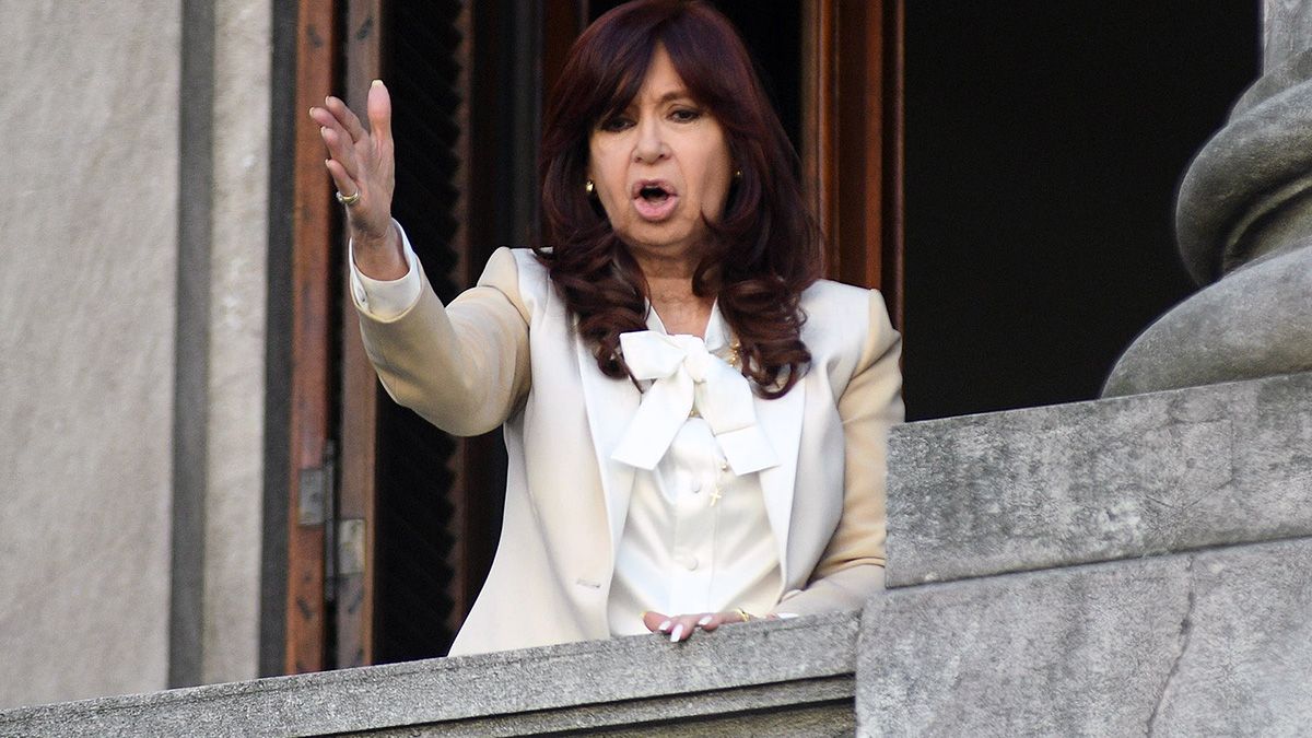 Desde su despacho en el Congreso, Cristina se refirió al pedido de condena por la causa vialidad.