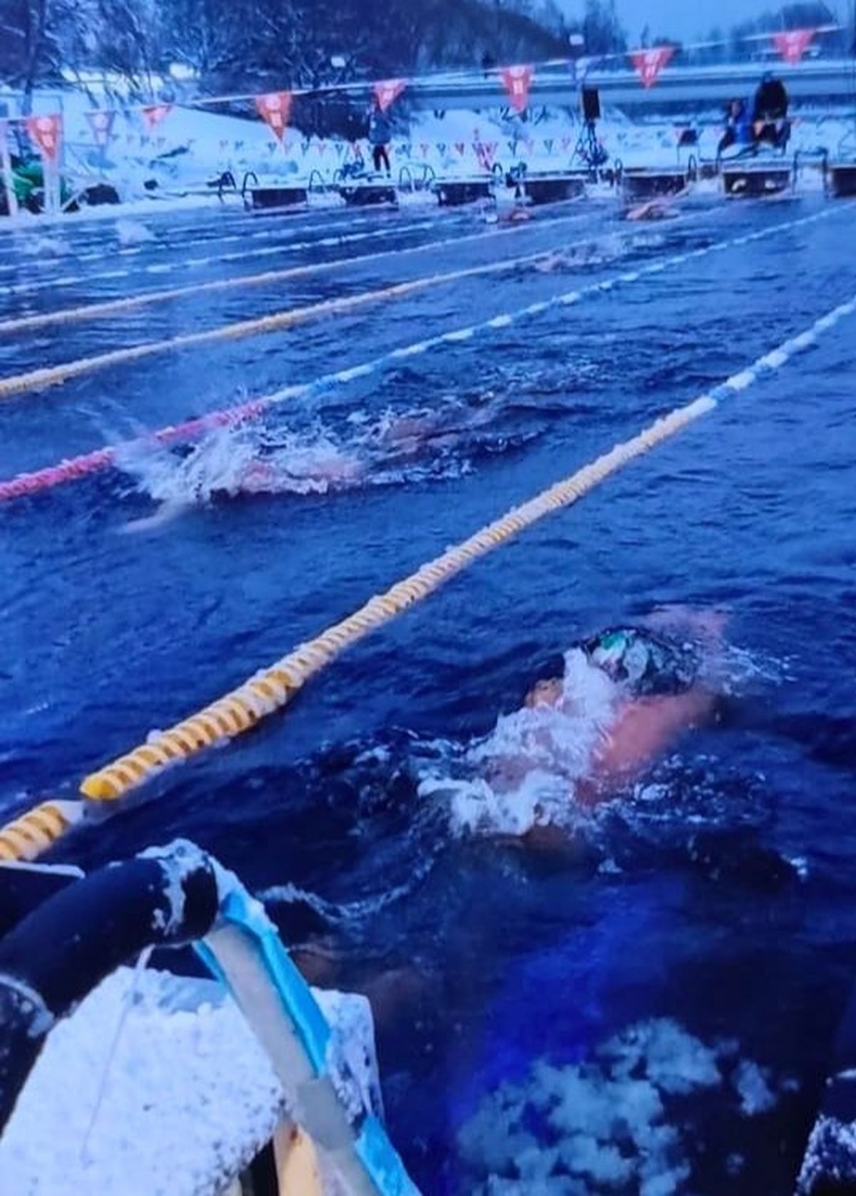 Convicción y pasión profunda por este deporte que conlleva nadar en temperaturas extremas. Convicción y pasión profunda por este deporte que conlleva nadar en temperaturas extremas.