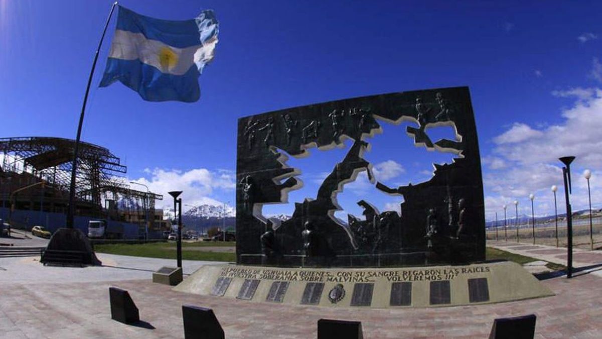 Quince mendocinos murieron en la Guerra de Malvinas. Quince mendocinos murieron en la Guerra de Malvinas.