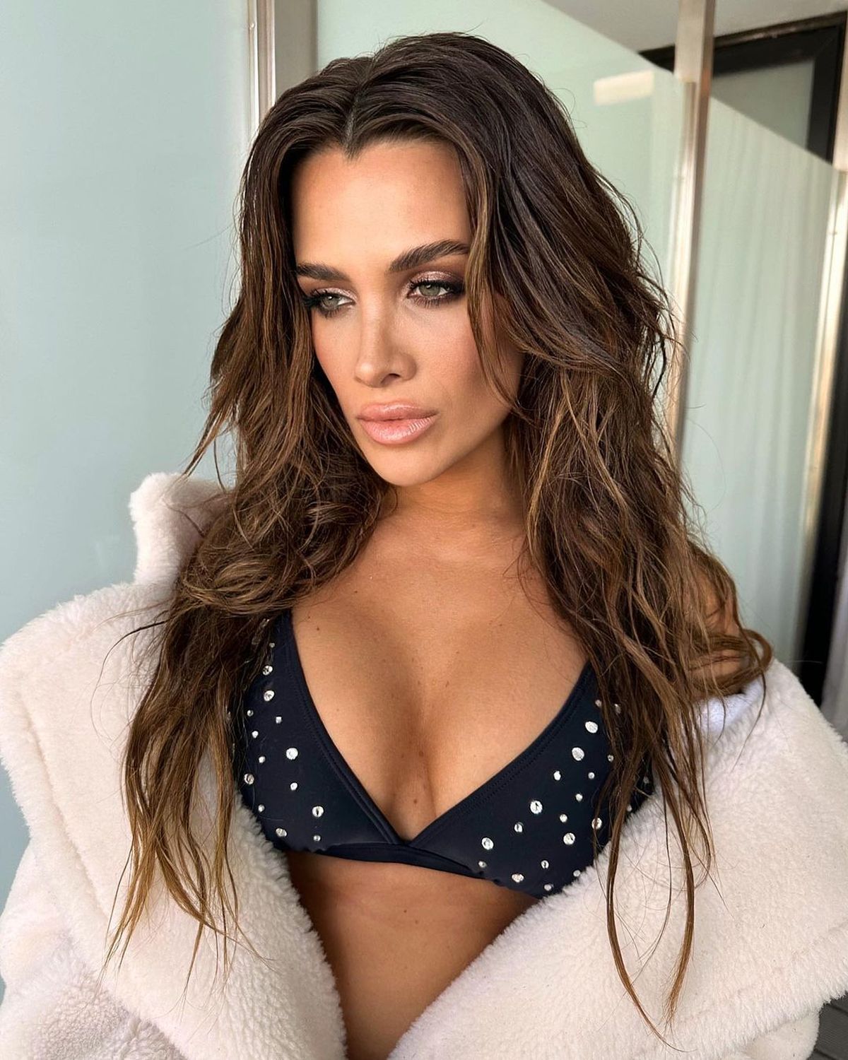 Camila Homs metió copiñito shiny muy ajustadito y el delirio es total. Camila Homs metió copiñito shiny muy ajustadito y el delirio es total.