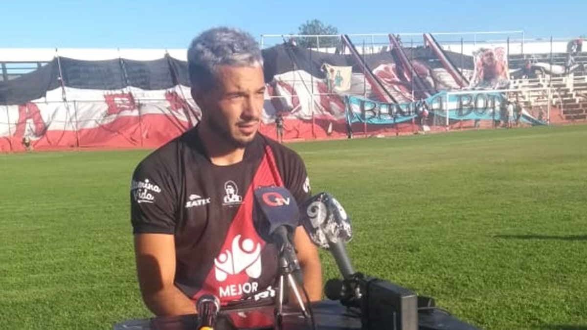 El goleador está en la conferencia de prensa. Foto: Diego Agrain.