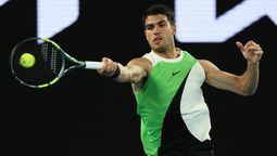 Carlos Alcaraz. El español, primer del ranking comenzó con el pie derecho su camino a ganar el único Grand Slam que le falta: el Abierto de Australia. Carlos Alcaraz. El español, primer del ranking comenzó con el pie derecho su camino a ganar el único Grand Slam que le falta: el Abierto de Australia.
