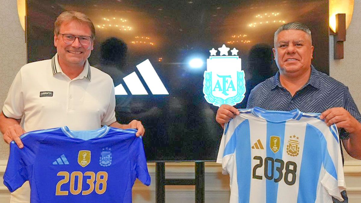 AFA y Adidas firmaron el nuevo contrato para vestir a la Selección argentina. AFA y Adidas firmaron el nuevo contrato para vestir a la Selección argentina.